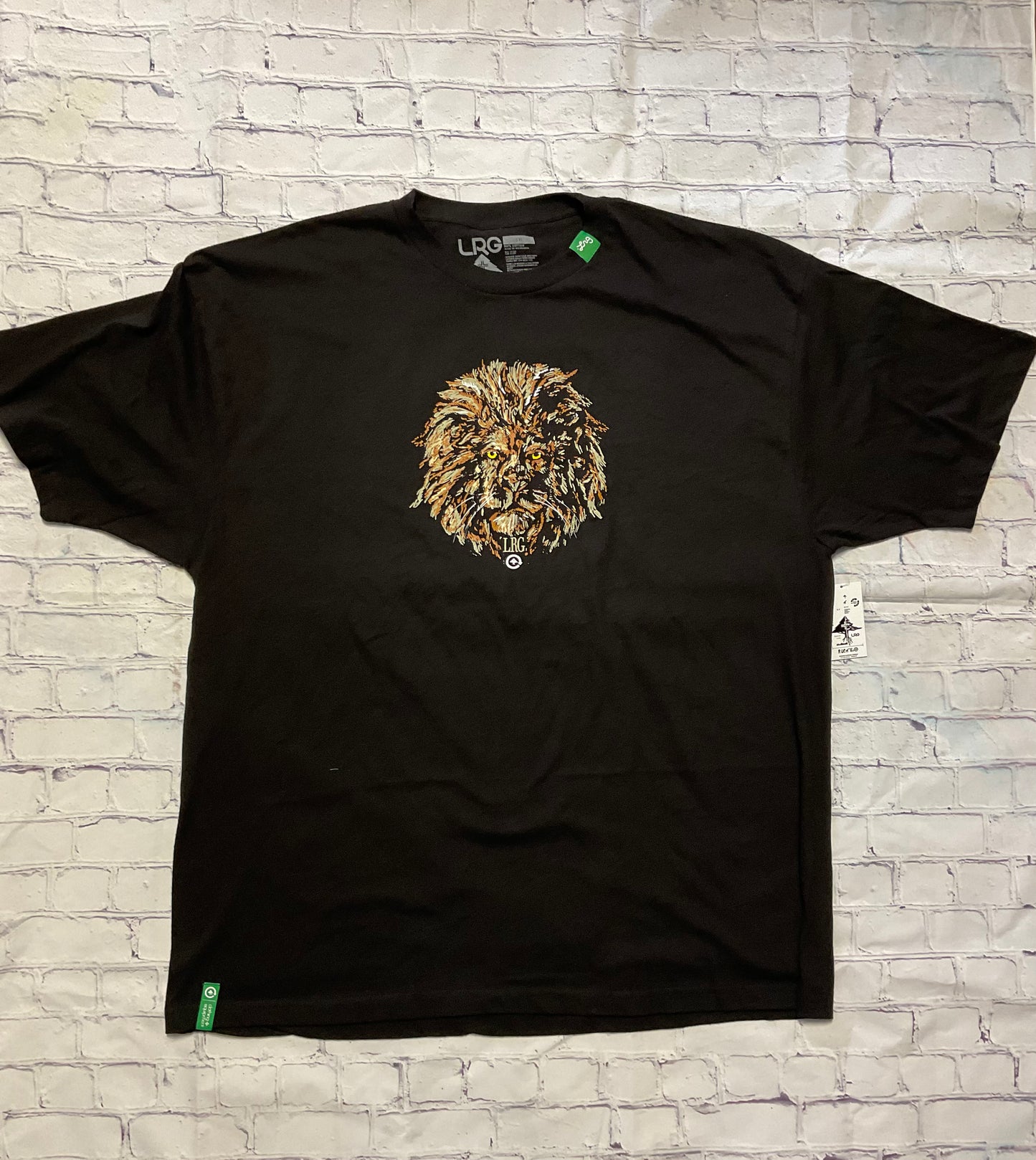 MEN BLACK LRG GRAPHIC TEE