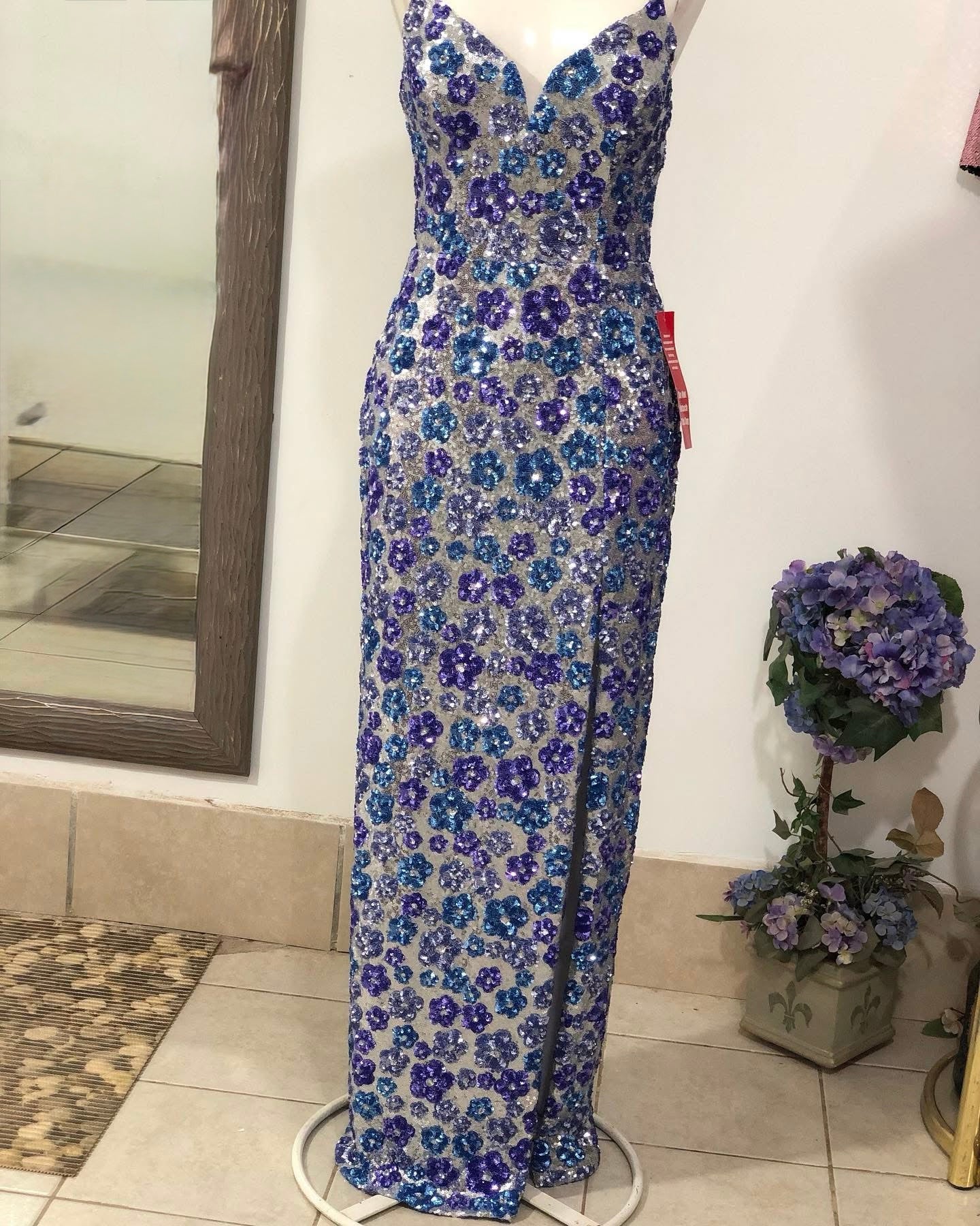 LADIES PURLE & SILVER FLORAL FORMAL GOWN