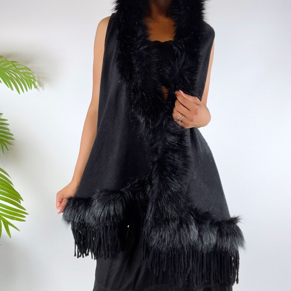 LADIES PURPLE SLEEVELESS FAUX FUR CARDIGAN SWEATER