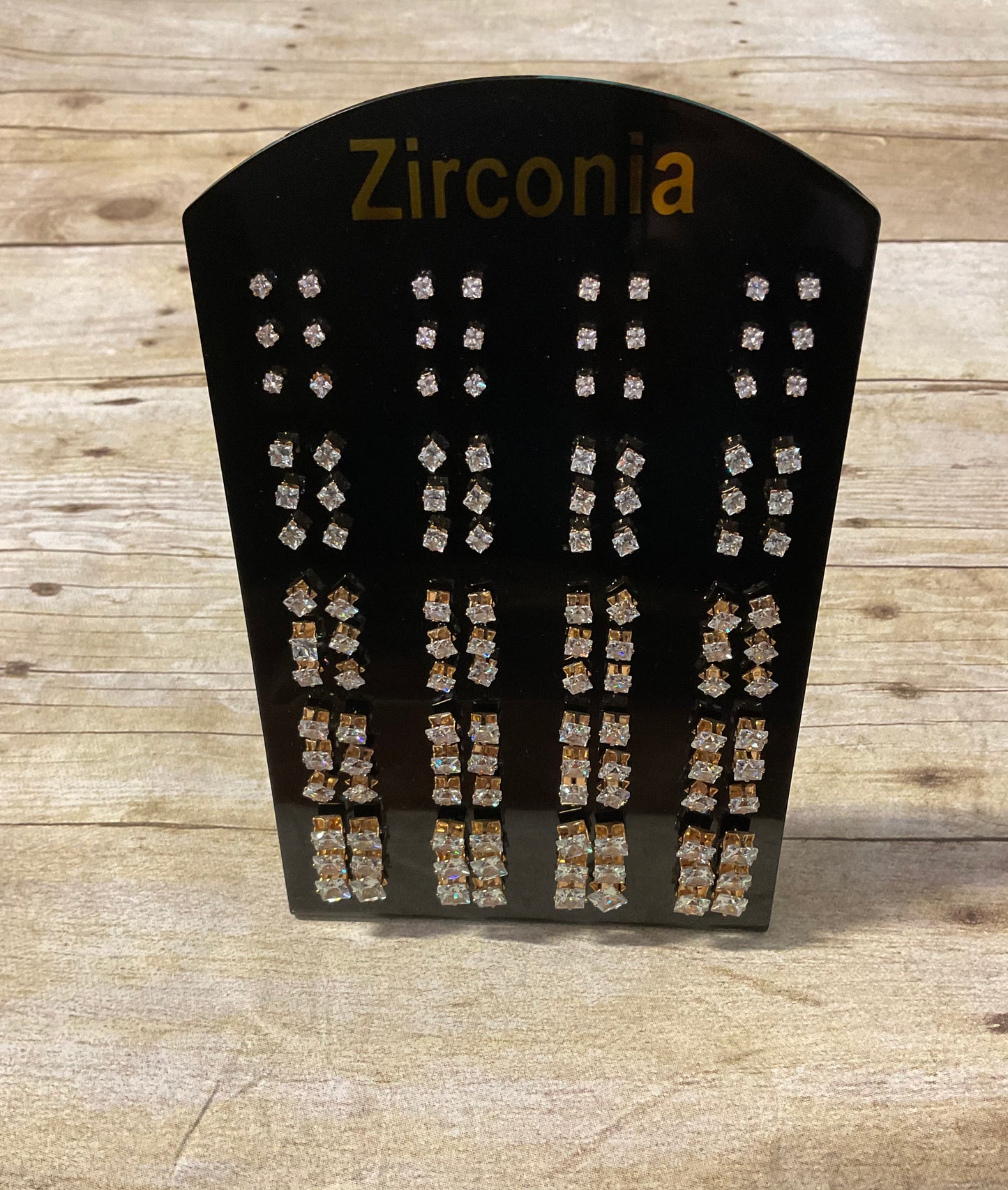 GOLD EAR RINGS (ONE PAIR)